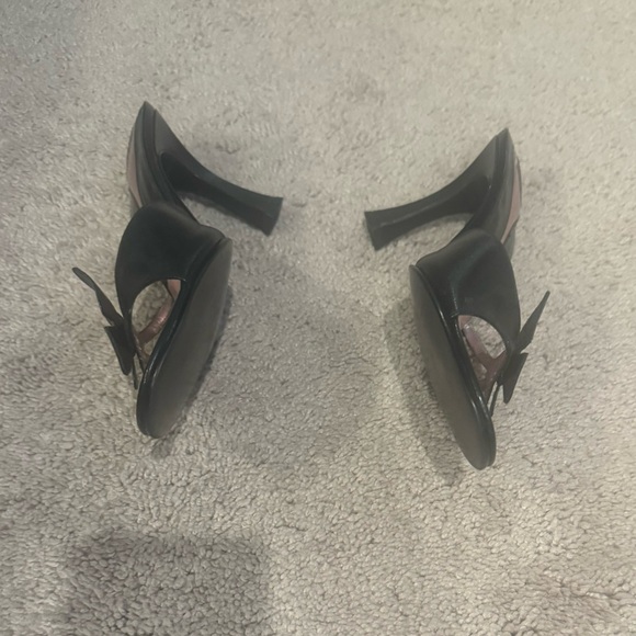 XOXO Black Leather Slides Size 6.5M 3” Heels with Buttetfly motif - Picture 5 of 5